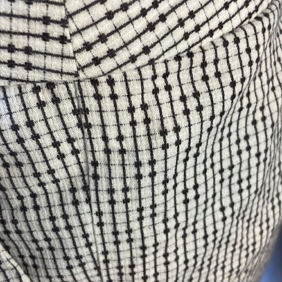 GAP Black and White Designed Pencil Skirt with Pockets (Size: 6) - Picture 5 of 13